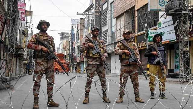 পাকিস্তানে নিরাপত্তা বাহিনীর অভিযানে ৩০ জঙ্গি নিহত