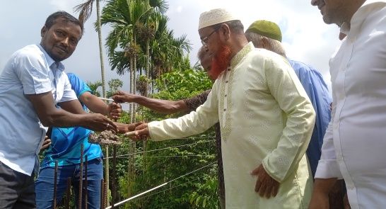সুন্দরগঞ্জে ভরকূল কুঠিজামে মসজিদে ছাঁদ ঢালাইযের কাজের উদ্ভোধন