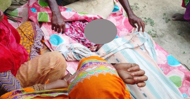 আত্রাইয়ে ভ্যান উল্টে শিশুর মর্মান্তিক মৃত্যু