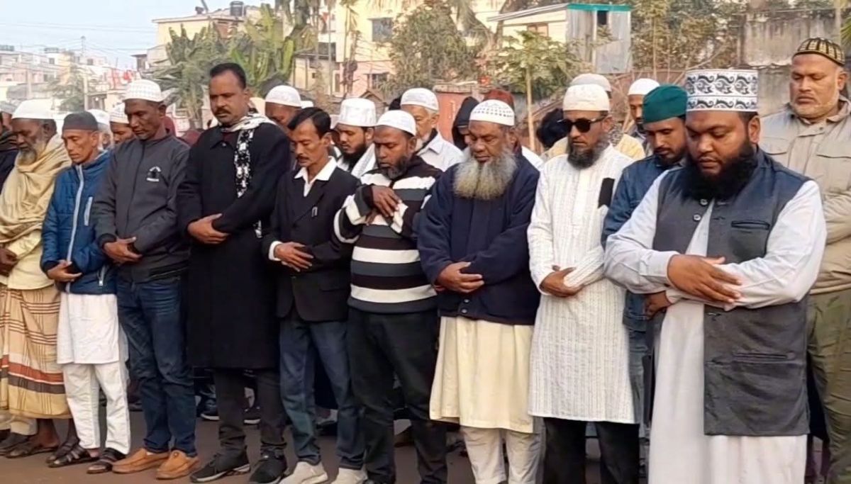 বিএনপির আপোষহীন নেত্রী সাবেক প্রধানমন্ত্রী বেগম খালেদা জিয়ার গায়েবানা জানাজা অনুষ্ঠিত
