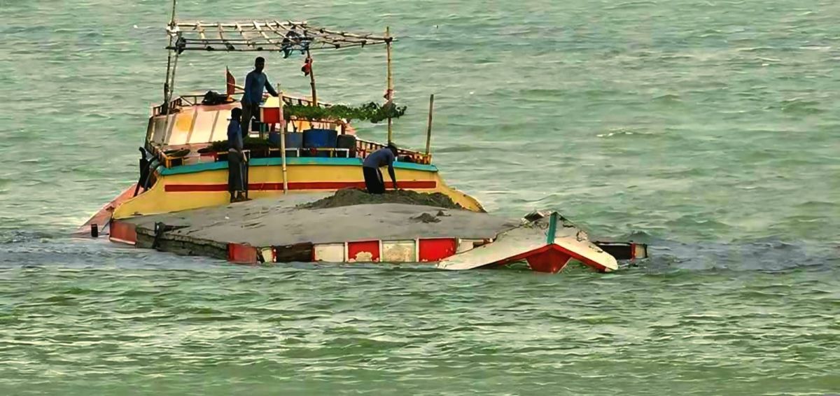 অবৈধ বালু উত্তলনে প্রশাসনের উদাসীনতায় জনসাধারণের প্রতিবাদে ফুসে উঠেছে চরাঞ্চলবাসী