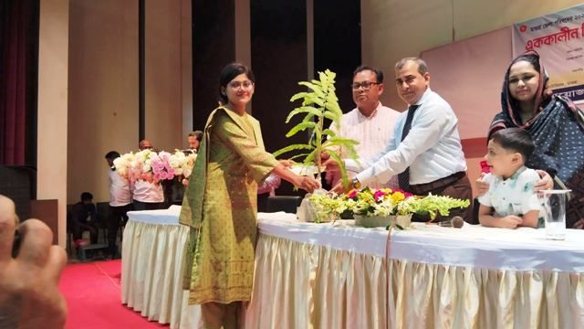 মাগুরা জেলা পরিষদের এককালীন শিক্ষা বৃত্তির চেক বিতরণ