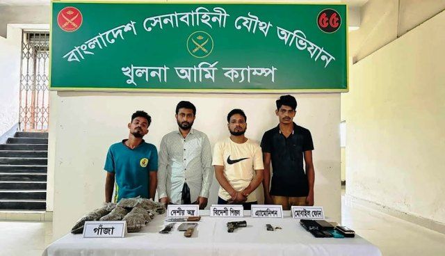 খুলনায় সাব্বির হত্যা মামলার আসামি হাফিজসহ তিন জন কে আটক অস্ত্র ও গুলি উদ্ধার