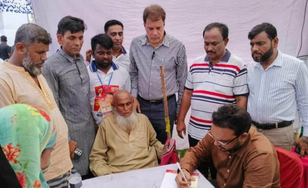 রূপগঞ্জে ফ্রি মেডিকেল ক্যাম্পে চিকিৎসাপত্র ও ওষুধ বিতরণ