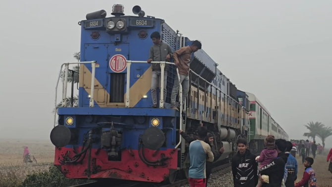 সোয়া ৩ ঘন্টা পর উত্তরবঙ্গের সঙ্গে সারাদেশের ট্রেন যোগাযোগ স্বাভাবিক