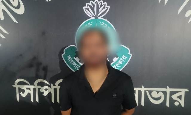 গুলি করে পালিয়ে যাওয়া সেই দুর্ধর্ষ সন্ত্রাসী আল-আমিন দুই সহযোগীসহ র‍্যাবের হাতে গ্রেফতার