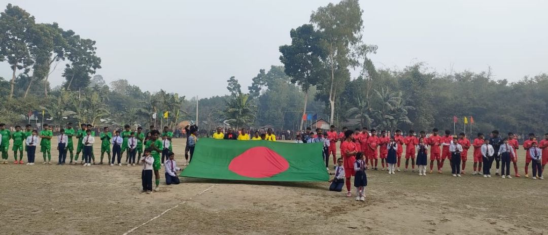 উলিপুরে মন্টু স্মৃতি ফুটবল টুর্ণামেন্ট অনুষ্ঠিত