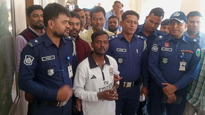 গ্রেপ্তার হিরো আলম,