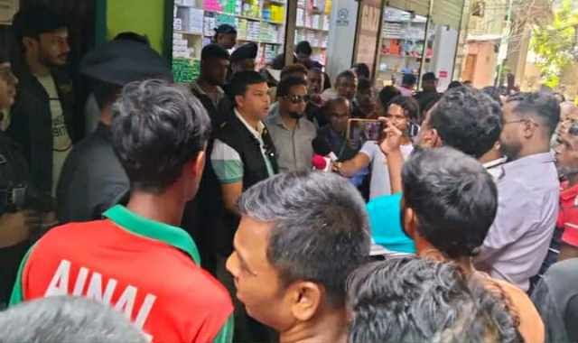আশুলিয়ায় র‌্যাব ও ঔষধ প্রশাসনের পৃথক অভিযানে দুই ব্যবসায়ীকে ৫ লক্ষ টাকা জরিমানা, নকল ঔষধ ধ্বংস