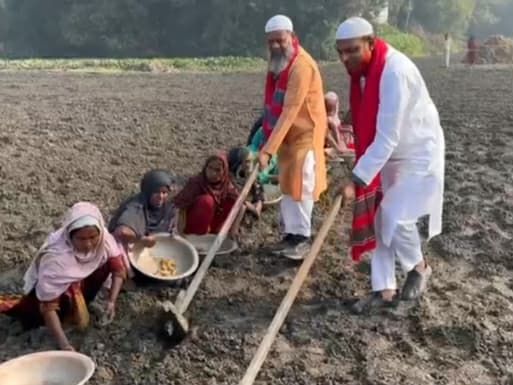 প্রান্তিক কৃষকদের সাথে ভোরে ফসলি জমিতে শেখ মো: আব্দুল্লাহ
