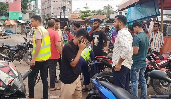 খুলনায় কেএমপির রাতভর চিরুনি অভিযান: গ্রেপ্তার ৬২