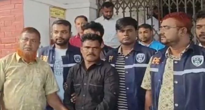 খুলনায় ২৪ ঘণ্টার মধ্যে ৪ বছরের শিশু হত্যার মূল আসামি তোতা মিয়া কে গ্রেফতার করলো পিবিআই