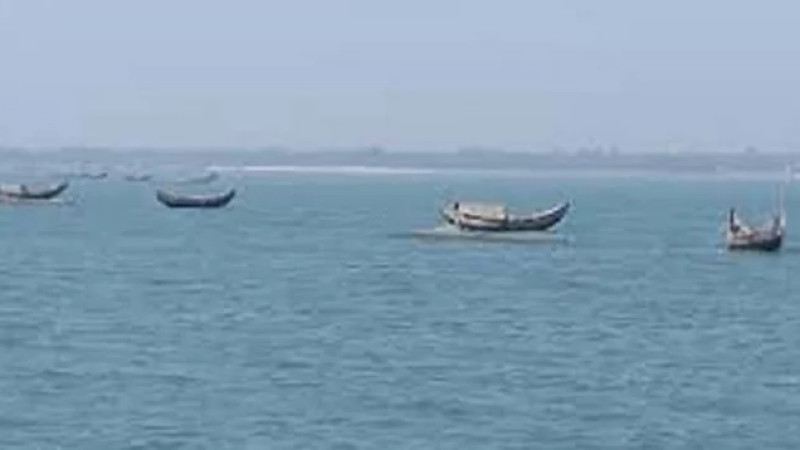 আটক ৫৬ বাংলাদেশী জেলেকে ফেরত দিয়েছে মিয়ানমারের নৌ বাহিনী