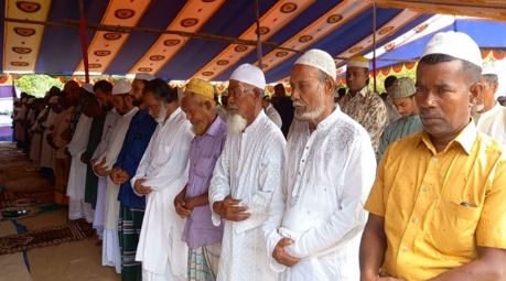 মাদারীপুরে ৪০ হাজার মানুষের ঈদ উদযাপন সৌদির সঙ্গে মিল রেখে