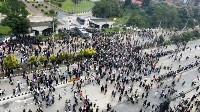 নেপালে দুর্নীতির বিরুদ্ধে বিক্ষোভ, নিহত ১৪