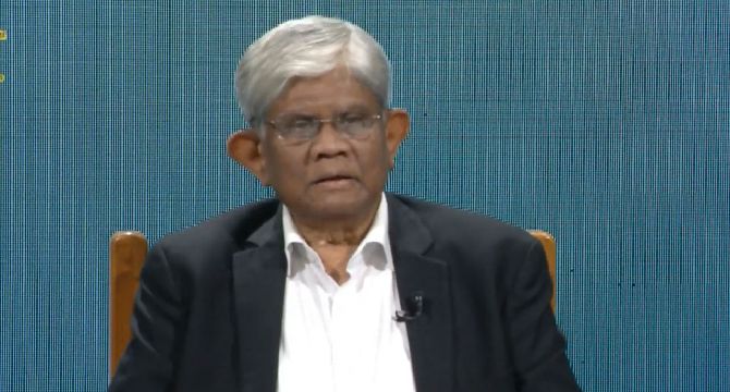 বাজেট উপস্থাপন করছেন অর্থ উপদেষ্টা