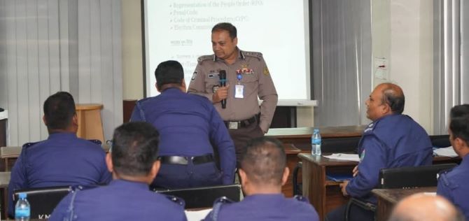 খুলনায় নির্বাচনী অপরাধ তদন্ত ও প্রাতিষ্ঠানিক প্রস্তুতি বিষয়ে প্রশিক্ষণ প্রদান করলেন