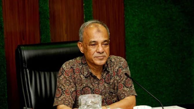 লুট হওয়া অস্ত্র নির্বাচনকালীন সময়ে ব্যবহার হবে না: স্বরাষ্ট্র উপদেষ্টা