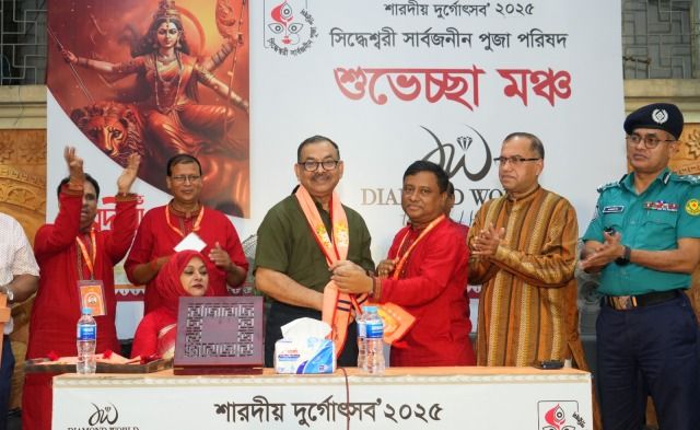 সিদ্ধেশ্বরী পূজা মণ্ডপ পরিদর্শনে ডিএমপি কমিশনার শেখ মোঃ সাজ্জাত আলী এনডিসি