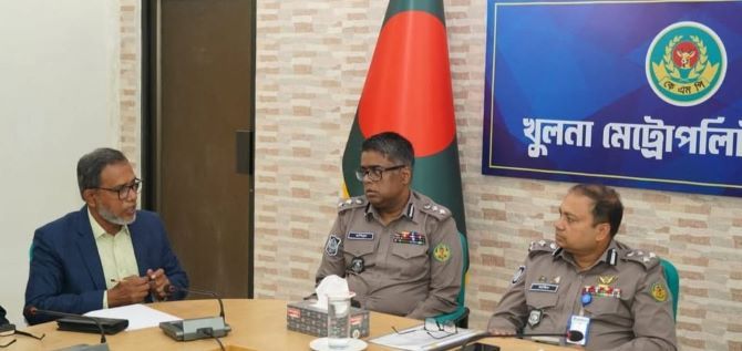 কেএমপি’র মান্যবর কমিশনার মহোদয়ের সাথে নাগরিক ফোরাম. খুলনার মতবিনিময় সভা অনুষ্ঠিত