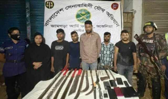 আশুলিয়ায় জামগড়া আর্মি ক্যাম্পের সেনাবাহিনীর অভিযানে ৬জন ছিনতাইকারী গ্রেফতার