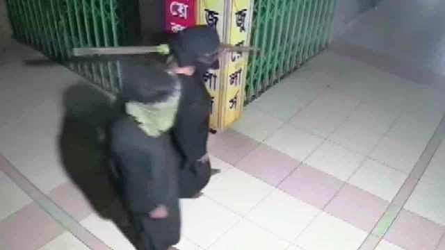 রাজধানীতে বোরকা পরে জুয়েলারি দোকানের ৫০০ ভরি স্বর্ণ চুরি