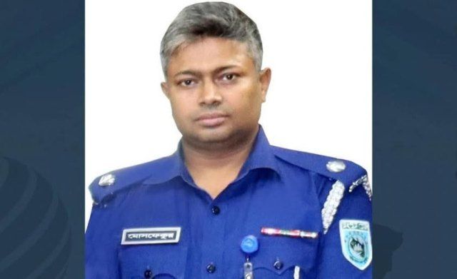 এনসিপি'র সমাবেশ নিয়ে ফেসবুকে ব্যঙ্গাত্মক পোস্ট দেওয়ায় অতিরিক্ত পুলিশ সুপার প্রত্যাহার