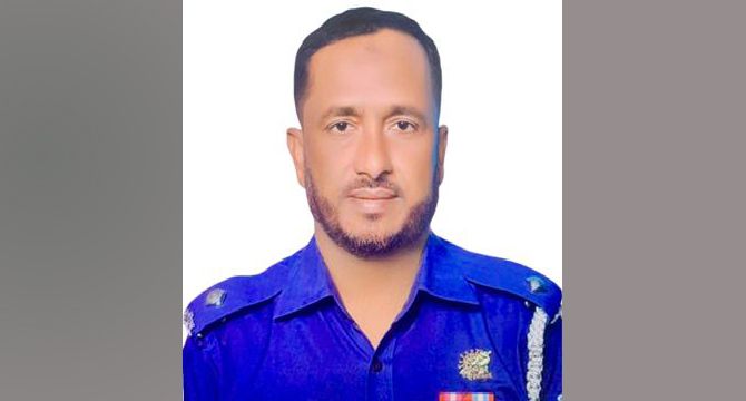 ১৩ বছর আগের ভিডিও ভাইরাল: জামায়াত মিছিলে লাঠিপেটার সেই এসআই এখন ওসি, থানা ছেড়ে পালালেন