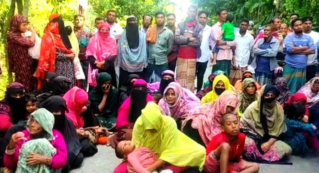 সাগরে নিখোঁজ ১৩ জেলে, সন্ধানের দাবীতে ভোলায় স্বজনদের সড়ক অবরোধ