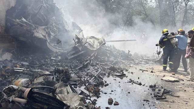 ভারতে বিধ্বস্ত বিমানে ছিলেন ১৬৯ ভারতীয়, ৬১ জন বিদেশি