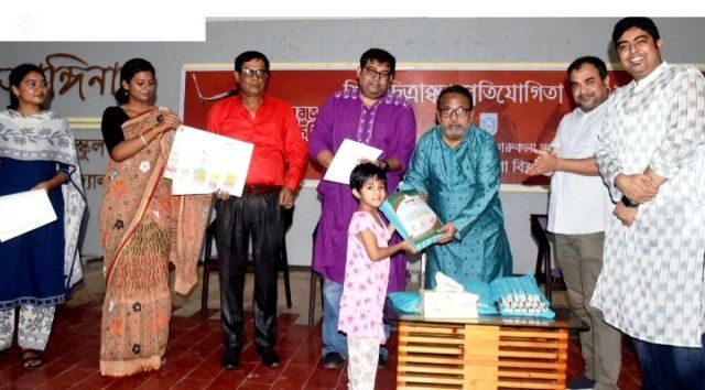 খুলনা বিশ্ববিদ্যালয়েতে তথ্যচিত্র প্রদর্শনী ও শিশু চিত্রাঙ্কন প্রতিযোগিতার পুরস্কার বিতরণ