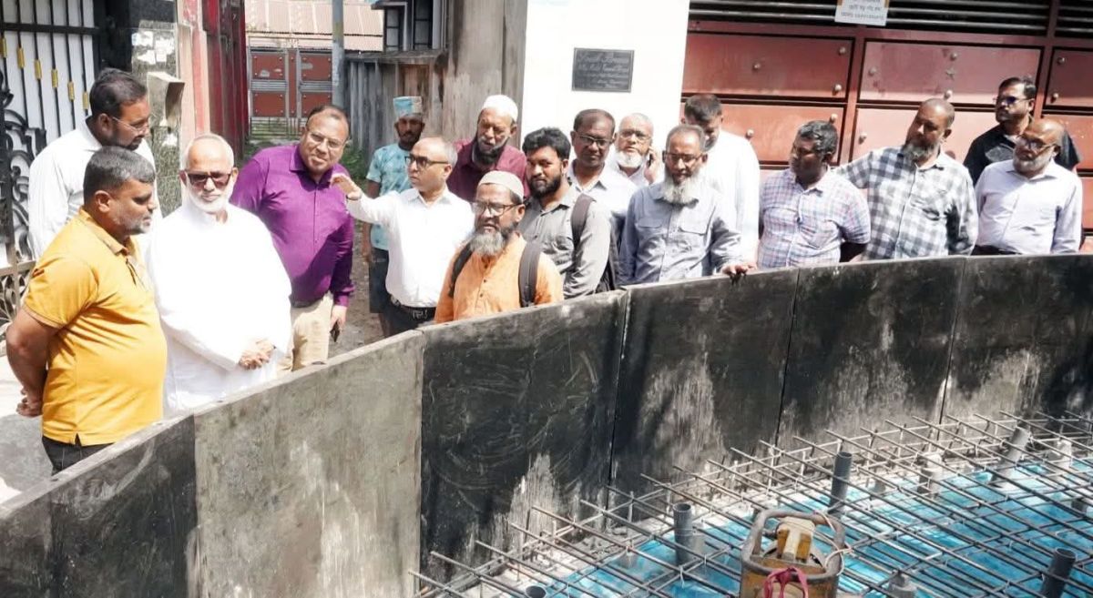 খুলনা সিটি কর্পোরেশনের পরিচালিত বিভিন্ন প্রতিষ্ঠান সরেজমিন পরিদর্শন করেন