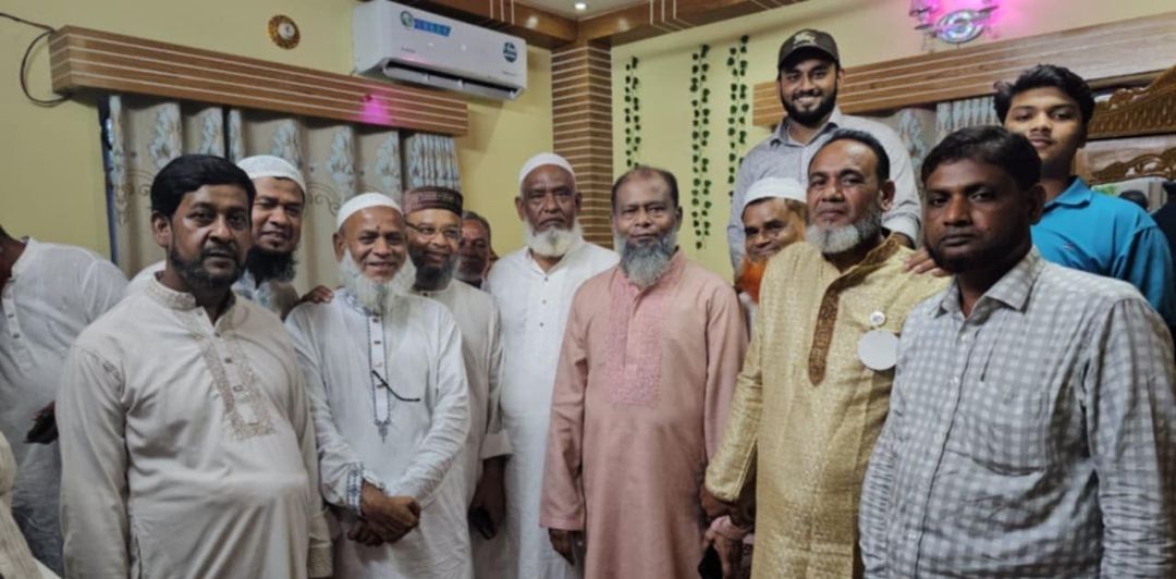 সিরাজদিখানে মোল্লাকান্দী বালুচর মোল্লাবাড়ী শেখ মোঃ আব্দুল্লাহ'র শুভেচ্ছা বিনিময়