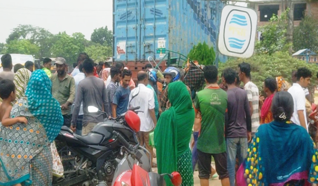 যশোরে বেপরোয়া কাভার্ডভ্যানের থাবায় মা-শিশুসহ ঝরলো ৩ প্রাণ: চালক আটক