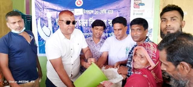 তালার  জালালপুর ইউনিয়ন পরিষদে পবিত্র ঈদুল আযহা উপলক্ষে চাল বিতরণ