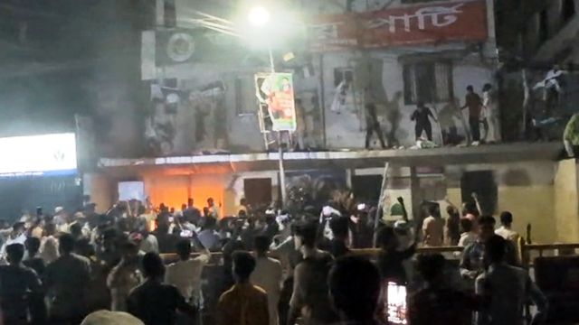 জাতীয় পার্টির কার্যালয়ে আবারও ভাঙচুর-আগুন