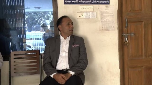ভূমি প্রতিমন্ত্রী অফিসে গিয়ে দেখেন কর্মকর্তারা কেউ আসেননি
