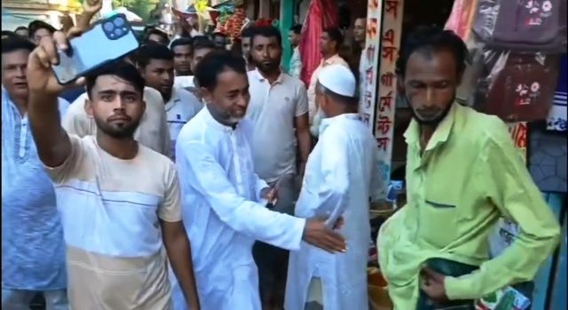 জামালগঞ্জে বিভিন্ন পূজামন্ডপ পরিদর্শন ও লিফলেট বিতরণ করেন: আনিসুল হক