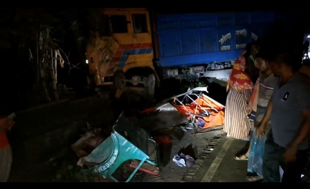 জয়পুরহাটে ট্রাক-ট্রাক্টর-অটোরিকশার ত্রিমুখী সংঘর্ষে অটোরিকশা চালক নিহত, নারী ও শিশু সহ আহত-৫