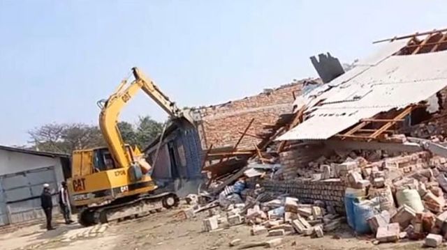 দীর্ঘদিন নীরব থাকা প্রকাশ্যে দখল হয়ে যাওয়া পানি উন্নয়ন বোর্ড অবশেষে মাঠে নামতে বাধ্য হলো