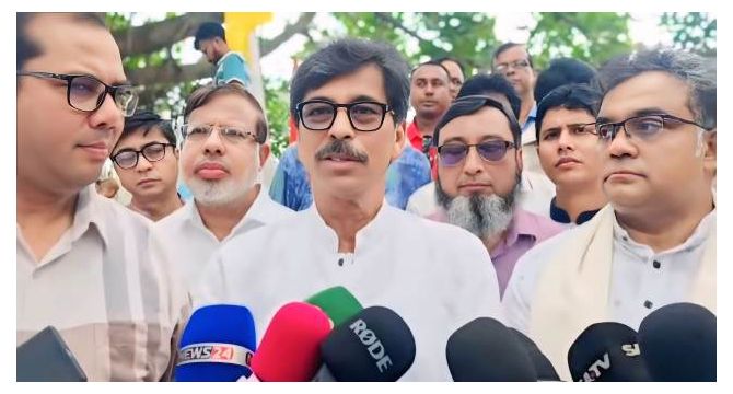 দেশে কোনো পশু সংকট নেই: সাভারে মন্ত্রী আমিন উর-রশিদ