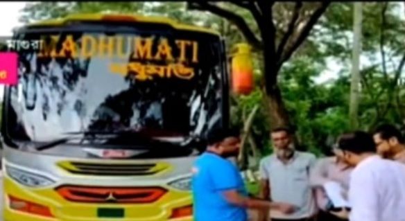 মাগুরায় সড়ক পরিবহন আইন বাস্তবায়নে মোবাইল কোর্টে ১০ টি মামলা অর্থদন্ড
