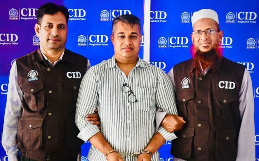 বসুন্ধরা সিটিতে জুয়েলারি প্রতিষ্ঠানের প্রায় ৯৪ কোটি টাকার স্বর্ণ আত্মসাৎ: সাবেক সেলসম্যান গ্রেফতার