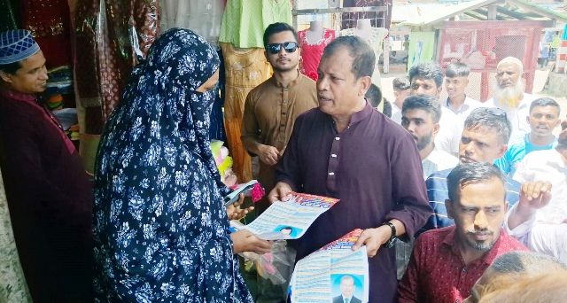 ৩১ দফা বাস্তবায়নের লক্ষে ভোলায় হায়দার আলী লেলিন’র লিফলেট বিতরণ ও গণসংযোগ