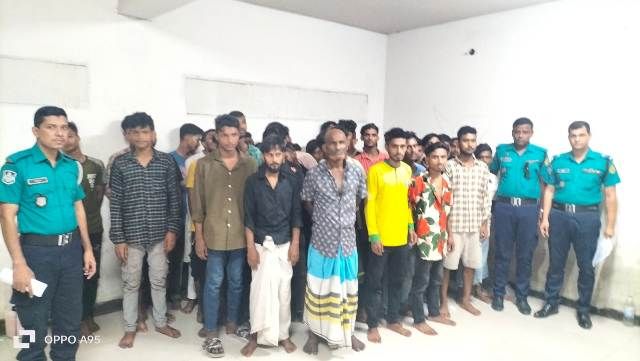 মোহাম্মদপুরে কুখ্যাত ‘পাটালি গ্রুপের’ শীর্ষ সন্ত্রাসী শাহিনসহ ৪৪ জন গ্রেফতার