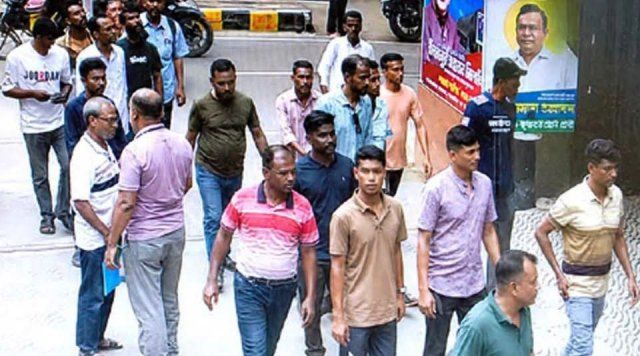 খুলনা প্রেসক্লাবের নির্বাচন বানচালে উদ্দেশ্যে পরিকল্পিত ভাবে সাংবাদিকদের ওপর দুর্বৃত্তদের হামলা