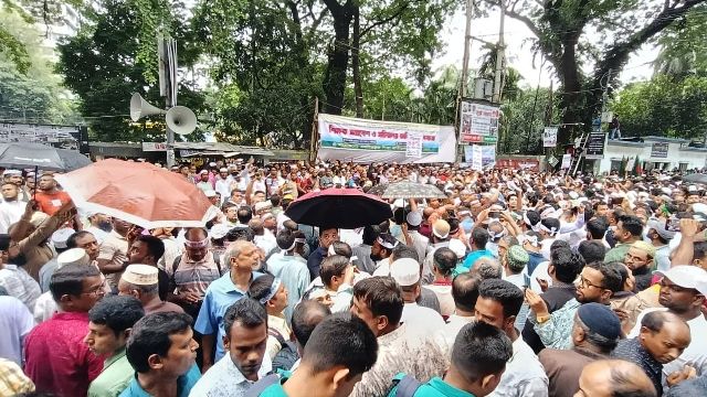 সরকারকে এক মাসের আলটিমেটাম, না মানলে টানা কর্মবিরতি