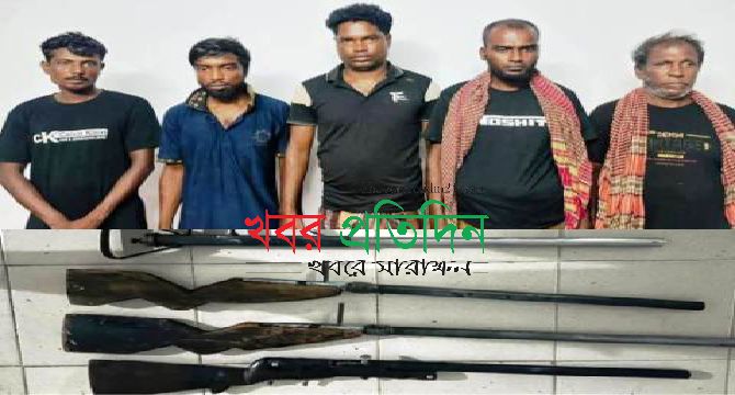 সুন্দরবনে কুখ্যাত ‘সুমন বাহিনী’র প্রধানসহ ৫ ডাকাতের আত্মসমর্পণ, অস্ত্র উদ্ধার