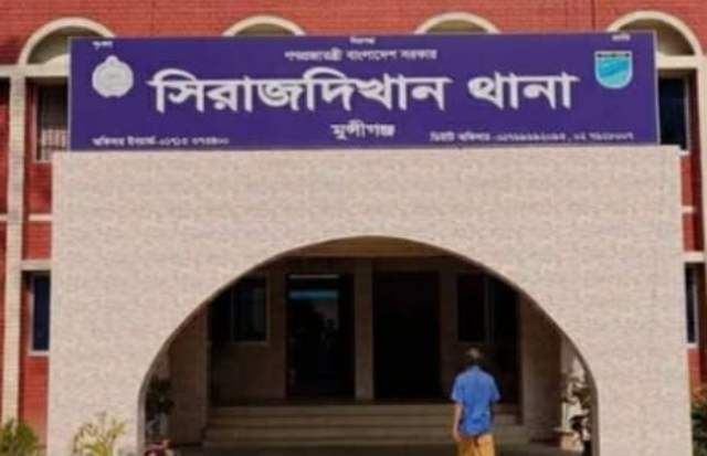 প্রকাশ্যে পুলিশের সামনে নিষিদ্ধ ছাত্রলীগ-যুবলীগের মিছিল,তিন পুলিশ সদস্যকে ক্লোজড