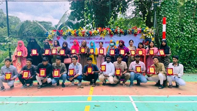 ঝিকুট ফাউন্ডেশনের সংবর্ধনা পেল ৩৮ মেধাবী শিক্ষার্থী
